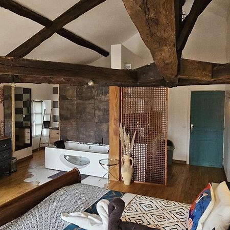 Suite Penthouse Romantique, Confolens, Charente Екстер'єр фото
