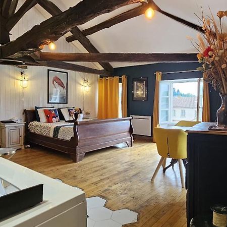 Suite Penthouse Romantique, Confolens, Charente Екстер'єр фото